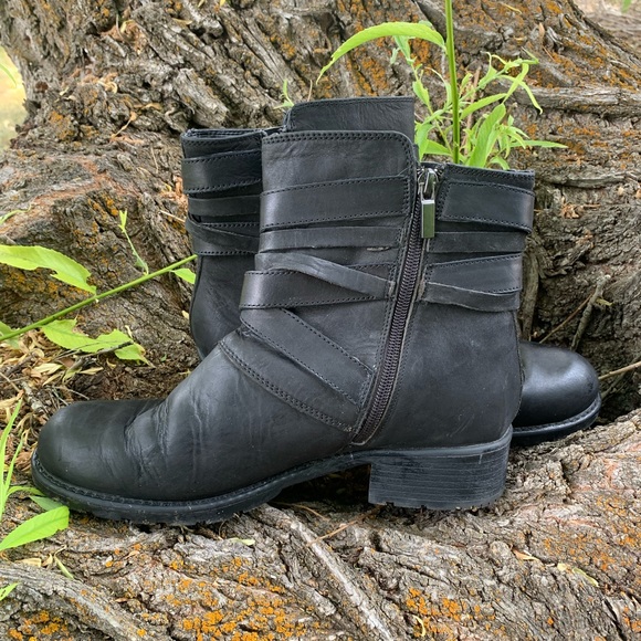 CLARKS• WOMENS ANKLE BOOTS WITH STRAPS•SIZE 11 M - Picture 4 of 6